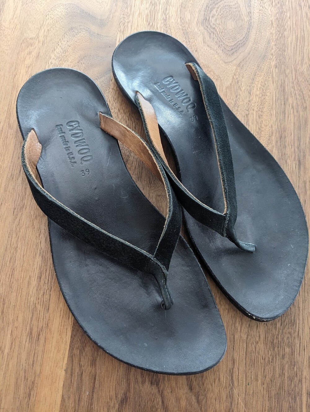 Women's Zen Cydwoq Sandal Black Suede Leather Flip Flops